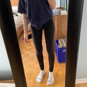 Lululemon mid-waisted black leggings, no pilling.